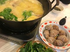 -鲜入围煮花胶鸡海鲜火锅