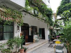 -彳亍咖啡·这里(水湾路店)