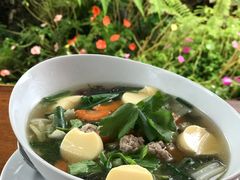 -Chom Cafe and Restaurant