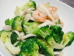 西兰花炒虾仁蘑菇-吕氏焗小鲜•海鲜青岛菜(八大关店)