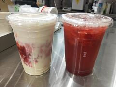 招牌草莓大福奶茶大杯-伏小桃(雁塔MOMOPARK店)