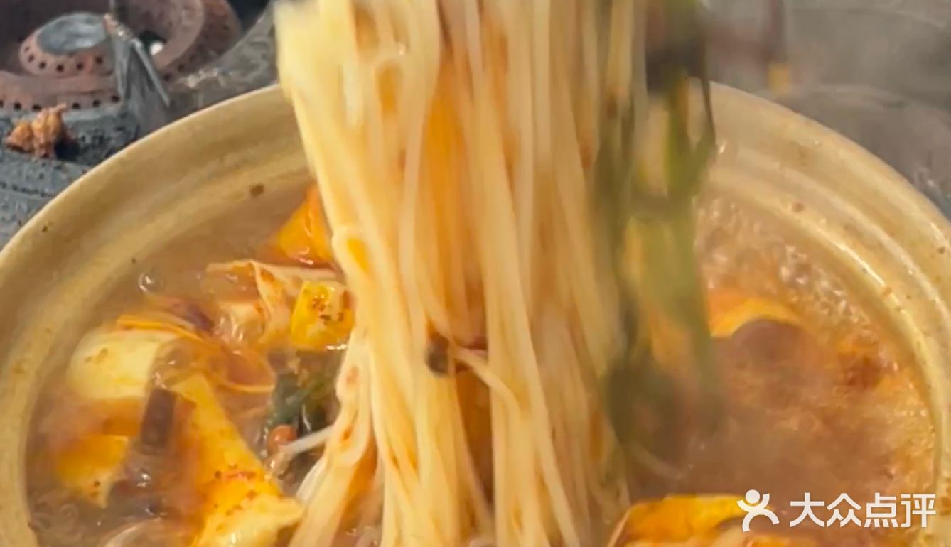 在长沙‼️万家丽100米的砂锅米线