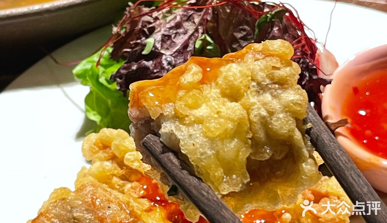 西大街新开的这家餐厅环境太好了 沿河而建