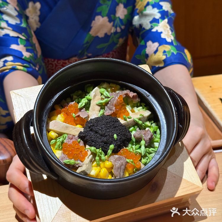 俩人吃的非常饱 食材很新鲜 菜式非常丰富 服务没得说