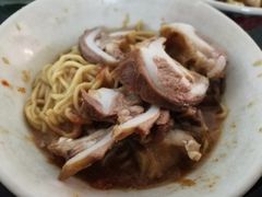 -松树干拌面店