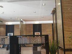 -武汉光谷广场杨家湾地铁站怡程酒店