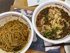 -呷佬·长沙手工米粉(金沙江路店)