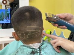 -爆米花儿童美发乐园