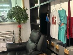 -上海华裕比亚迪4S店