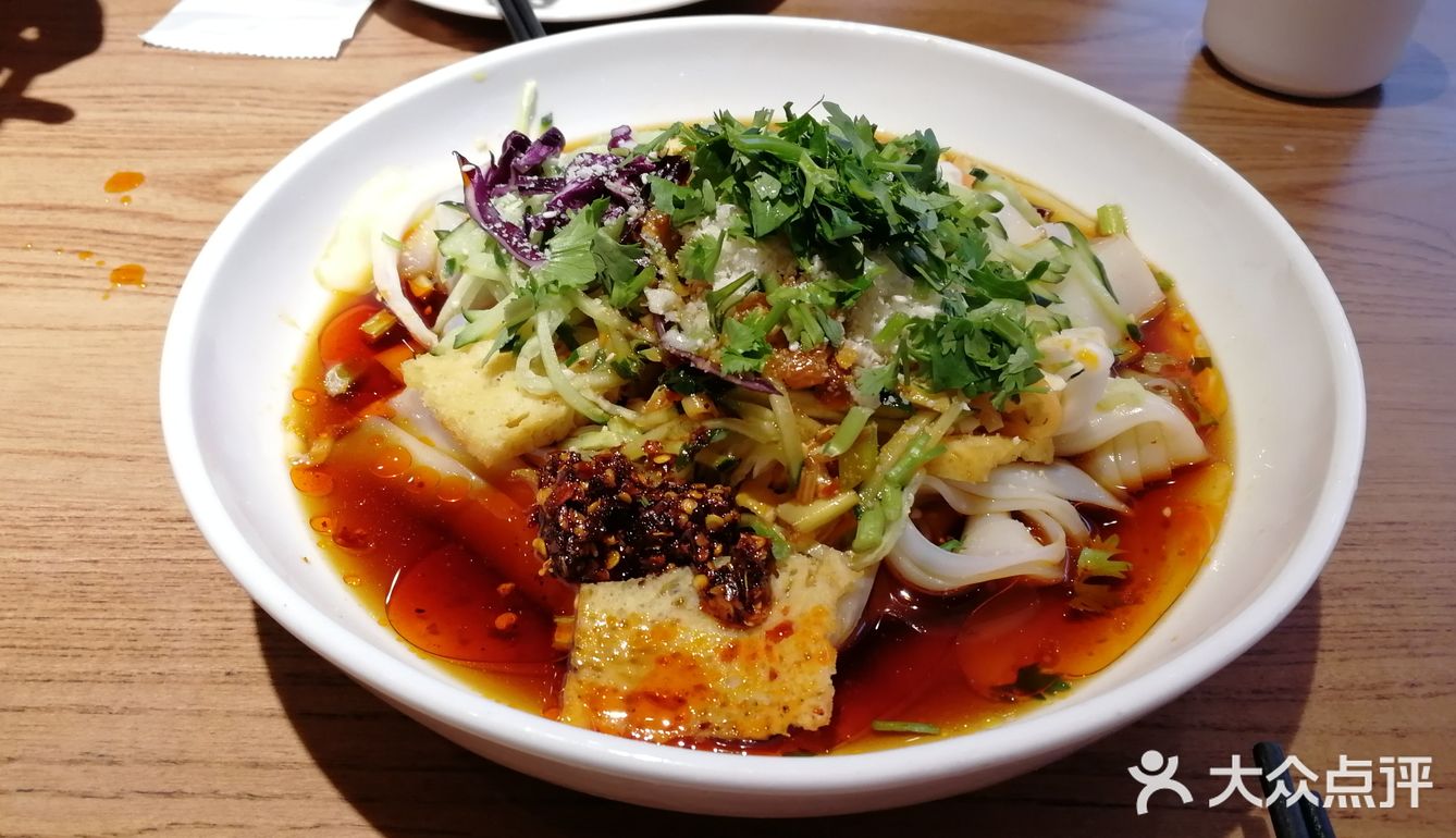 鸡肉比较柴，里面的面完全没有劲道