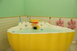 -Pony Baby宝尼婴幼儿游泳SPA馆