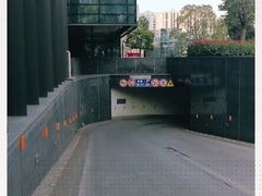 -正大乐城徐汇店-地下停车库