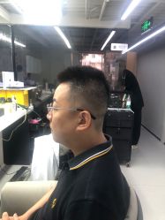 -尤司男士国潮理发馆