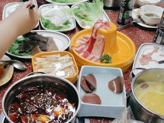 -四囍码头海鲜烧烤自助火锅(外滩南京东路悦荟广场店)