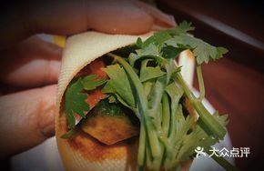Tofu Skin Rolls with Dipping Sauce