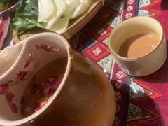 云南鲜煮鲜花奶茶-火塘云南烧烤大排档