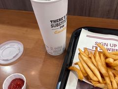 -The Habit Burger Grill 哈比特汉堡(世博店)