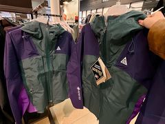 -百年港湾奥特莱斯(香炉礁店)