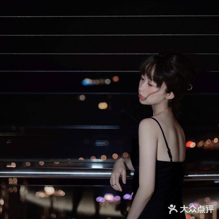 重庆探店｜一起去氛围感拉满高空酒吧吹吹秋天的风吧🌃