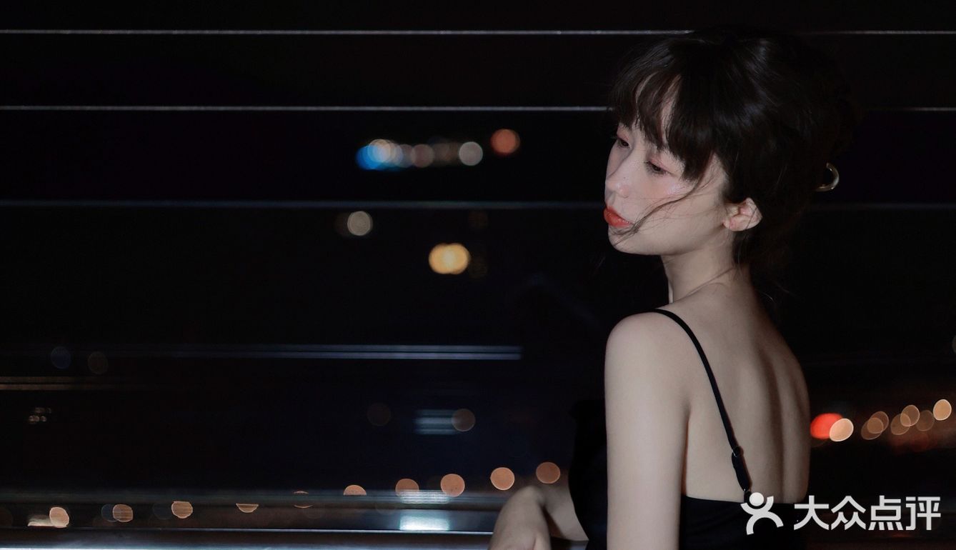 重庆探店｜一起去氛围感拉满高空酒吧吹吹秋天的风吧🌃