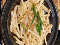 -帅巴人舅母子腊蹄民俗村