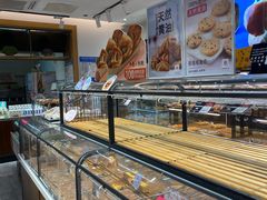 面包甜点陈列柜-金凤成祥(东直门现烤面包店)