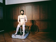 -Nathalie Djurberg与Hans Berg“牛皮纸包裹的月亮”-Prada荣宅当季展览