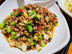 芹菜炒牛肉沫-老滇山寨•云南特色菜•地方菜•民族风情歌舞表演(金碧店)