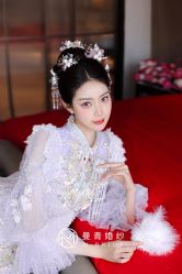 -曼青婚纱礼服馆