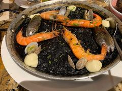 传统西班牙墨鱼汁海鲜饭-BROWNSTONE布朗石西班牙餐厅(深圳湾店)