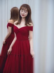 -洋洋婚纱品牌集合店