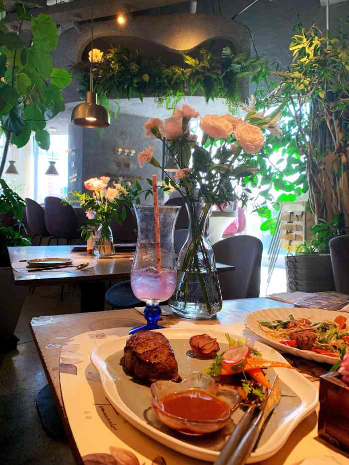 tomacado花厨(王府中环店)-"「花厨彩虹卷」分量很足,每人吃两个就不