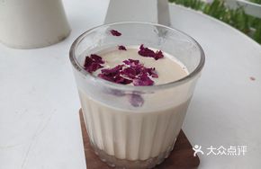 Ice Rose Lychee Latte