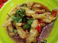 蒜香鸡爪-胡仕光陵水酸粉