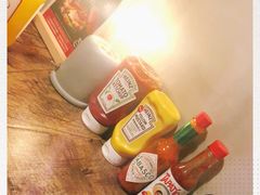 -HIGH FIVE哈福手工汉堡(桂林路店)