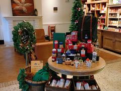 零售区-星巴克臻选(广州沙面店)