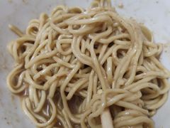 -松树干拌面店