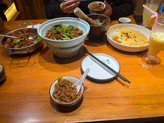 -老滇山寨•云南特色菜•地方菜•民族风情歌舞表演(金碧店)