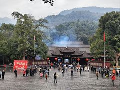 -峨眉山报国寺