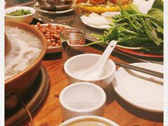 -洞庭洲·防空洞火锅·烧烤·铜锅涮肉(新百广场店)