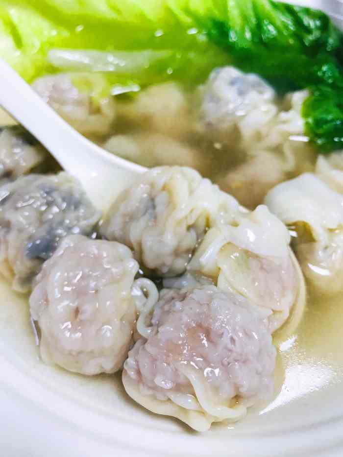 余不纪云吞当家(北山店)-"停车不是很方便,所以都停在路边的咪表停车.