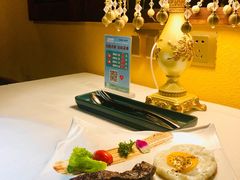 黑椒朗姆牛排配煎蛋-俄士厨房(时代天街店)