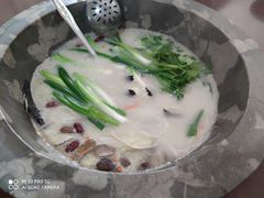 石锅清汤鱼-姚记抚仙湖石锅鱼庄