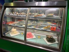 面包甜点陈列柜-四海一家自助餐(益田假日广场店)