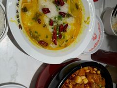 -渝是乎酸菜鱼(龙旗购物中心店)