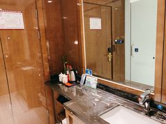 -红方格精致酒店(泸州金融中心万象汇店)