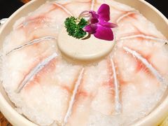 -老牌坊云南鱼豆花火锅(爱建店)