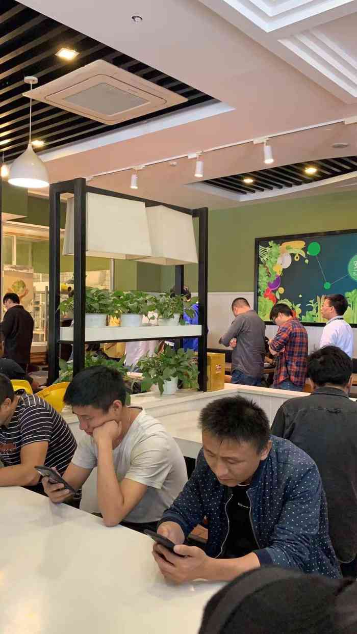 3人赞1大马猴王2019年12月27日打分公司楼下的食堂,去他家吃主要是