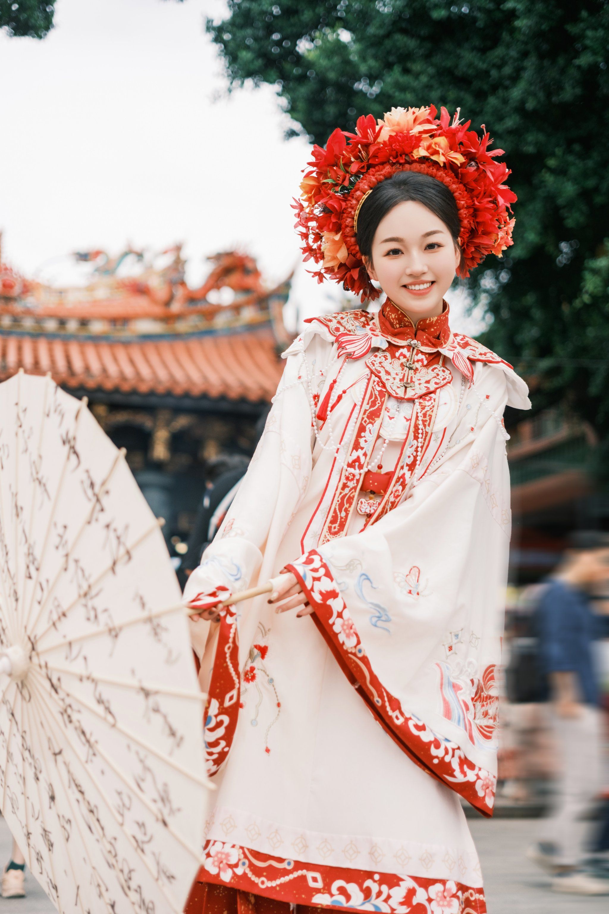 穿上红色云肩汉服,秒变古风小仙女