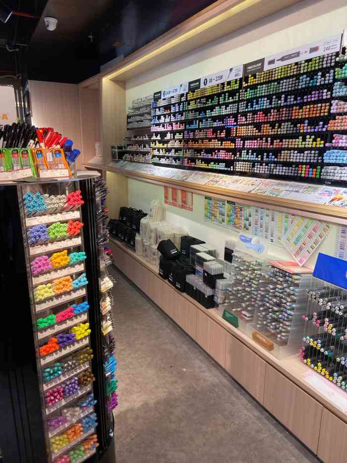 弘文(罗湖店)-"这是我在深圳逛的最大最齐全的文具用品店了.